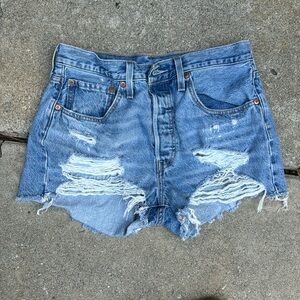 Levi distressed shorts